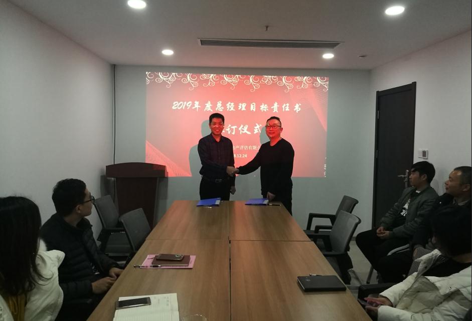 （左：董事長馮端陽  右：總經(jīng)理王鵬） 